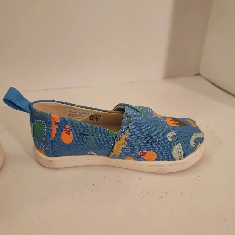 TOMS Dinoland Baby/Toddler Glow-In-The-Dark Alpargata Shoes in Size T6 Toddler